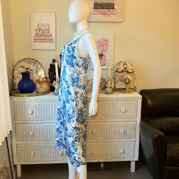 Reformation Sofia Floral 100% silk dress in Olympia print blue color Size 2 - Picture 2 of 12